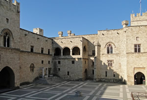 Rodi, Palazzo Gran Maestro, Cortile